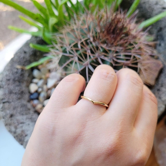 Classic Dainty Gold Arrow Wishbone Ring Band - Picture 3 of 8
